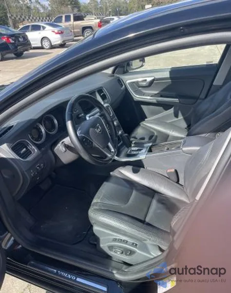 2012 Volvo S60 T5 z USA, uszkodzony, nr VIN YV1622FS2C2116540